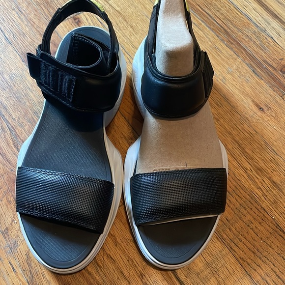 New Size 7.5 Women's Sorel Explorer Blitz Stride Wedge Sandals Black - Picture 4 of 5